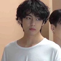 Kim Taehyung-Hắn