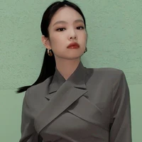 JENNIE