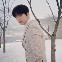 Lee Min Hyuk -y
