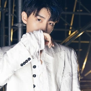 Vươnq Tuấn Khải "Karry"