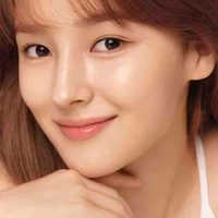 Lee Nancy(chị nuôi i lía )