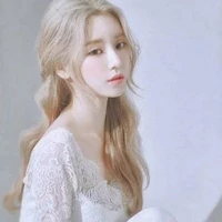 Anna Helen - hiệu trưởng