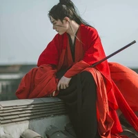 Y nhân áo đỏ