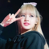 lisa ( bạn rosé)