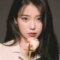 IU (chị gái Lisa)
