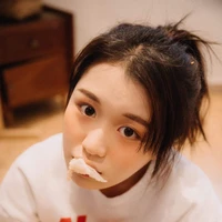 Hoàng Tuyết Linh_E gái Na9
