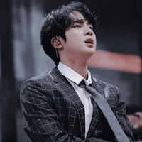 Kim Seokjin (mama hắn)