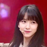 Hạ Tina ( cô )