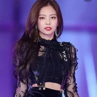 Kim Jennie- Chén