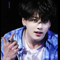 Jeon jungkook- Y ( Chây kây = JK )