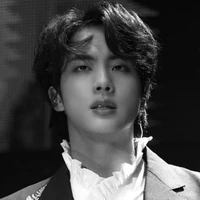 Jin(appa của hắn và y)