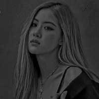 Rosé(bạn thân của y)