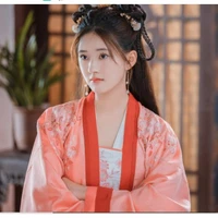 Triệu Lộ Tư (Đinh Phu Nhân/mẹ cậu)