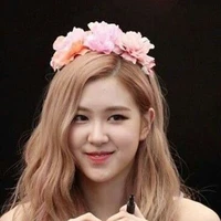 Rosé(chị của kook)