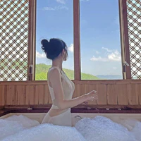 Na Min Ji ( em họ cô )