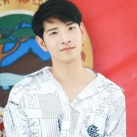 Mild (Anh trai War và là hiệu trưởng)