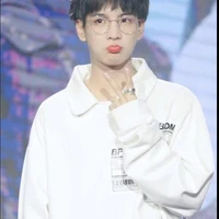 Vương  Uyển(VU)