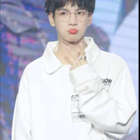 Vương  Uyển(VU)
