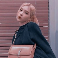 Rosé - chị Tae
