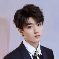 Vương Tuấn Khải(ba cậu)