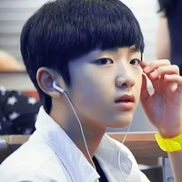 Lưu Chí Hoành(papa c.anh)