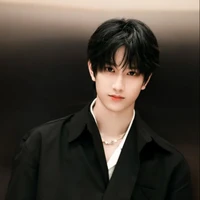 Ngao Tử Dật(anh ba c.anh)