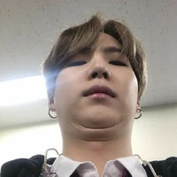 Suga là anh trai của chú Kim