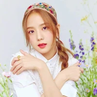 KIM JISOO (cô)