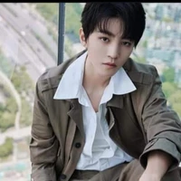 Vương Tuấn Khải ( ah hai cậu )