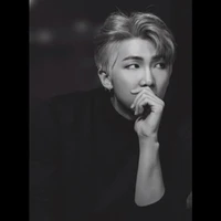 Kim Namjoon (RM) ( ba Lisa)