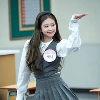 KIM JENNIE (CHÉN)