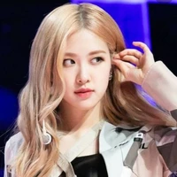 Min Rosé - chị của yoog