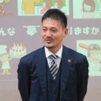 Sato Ryuji (ông Trần)