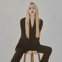 Kim Mina/ quản gia của Ngũ Gia