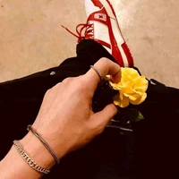 👣👣🌻😒