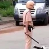 Chú cảnh sát đẹp zai