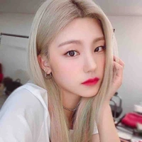 Hwang YEji