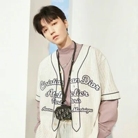 Vương Tuấn Khải(baba c.anh/ba nuôi cậu)