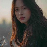 Hạ lệ na ( mẹ ruột nu9)