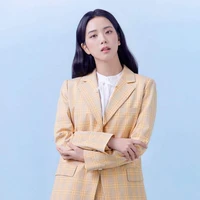 Jisoo ( cô )