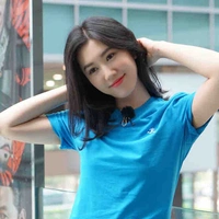 Ngân ( em gái Huy)