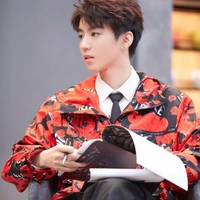 THTH: Vương Tuấn Khải (Anh 2 BFF)