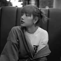 Lisa - cô