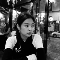 Jennie - em