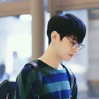 nam cung âu  lúc nhỏ