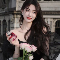 Mai Hồng Nhung ( mẹ hắn )