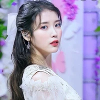 Kim Ji-eun ( IU)