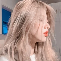Hwang Hina