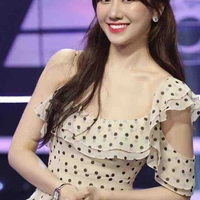 Hari Won ( mẹ Huy ) 