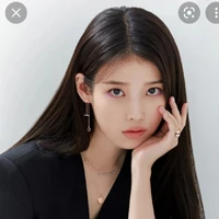 Lee Ji eun(IU)_chị Lisa